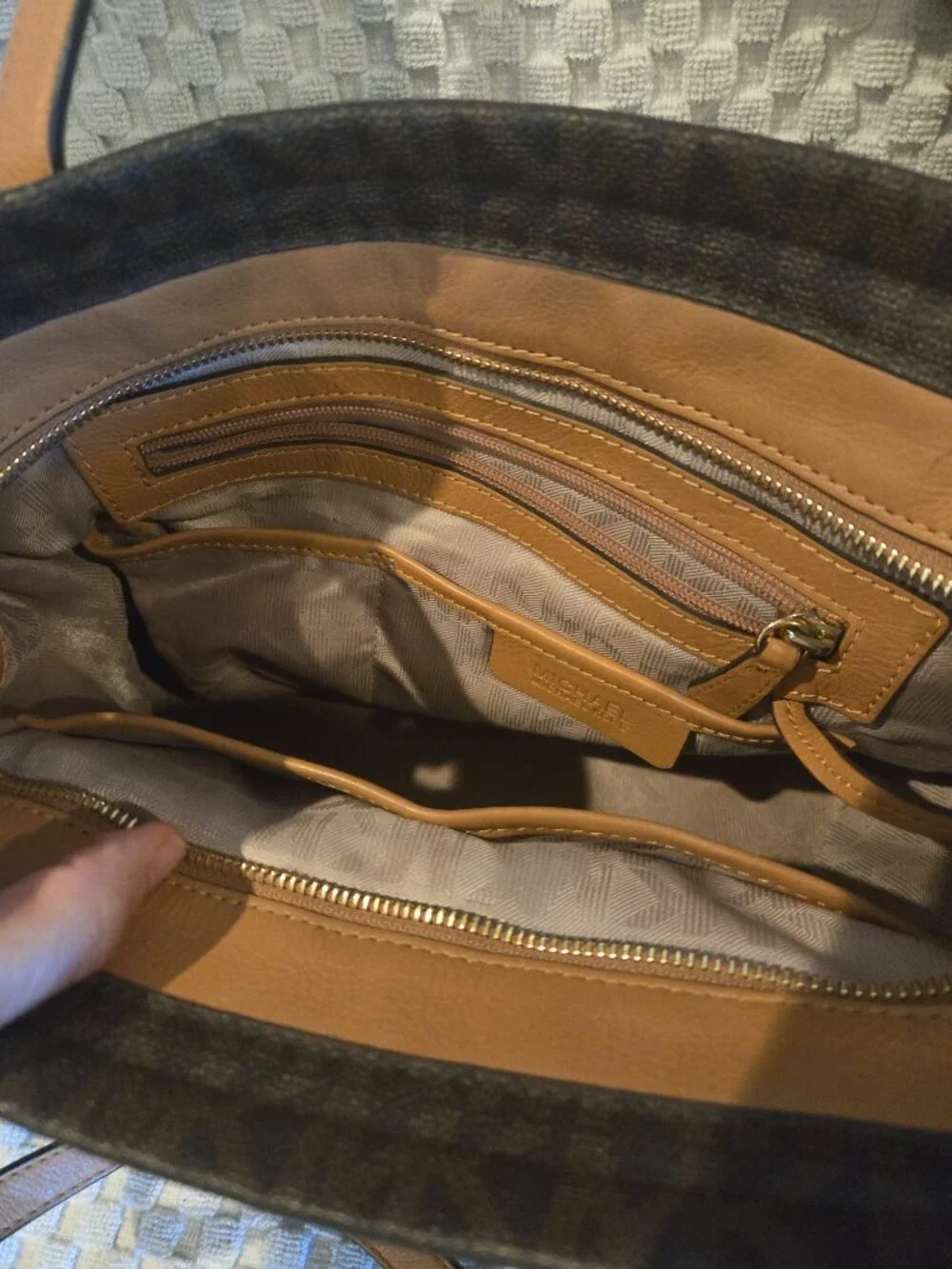 Michael Kors Darien Medium Signature Logo Tote 30S6GDKT6V